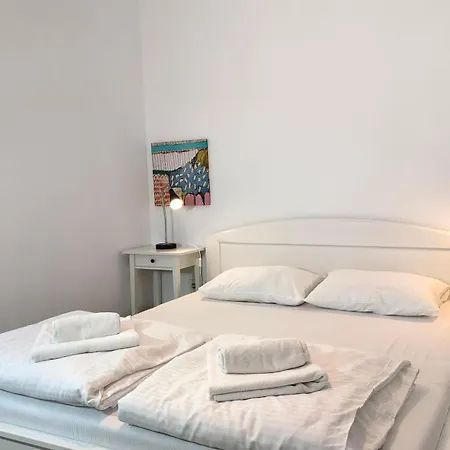 Center 1 Queen Bed Sofa Additional Living Area Appartement Belgrade