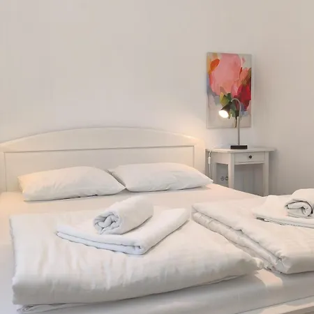 Center 1 Queen Bed Sofa Additional Living Area Appartement