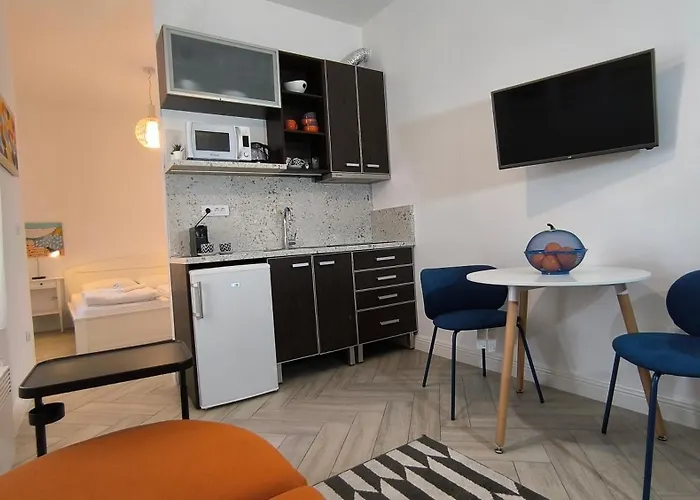 شقة Center 1 Queen Bed Sofa Additional Living Area بلغراد